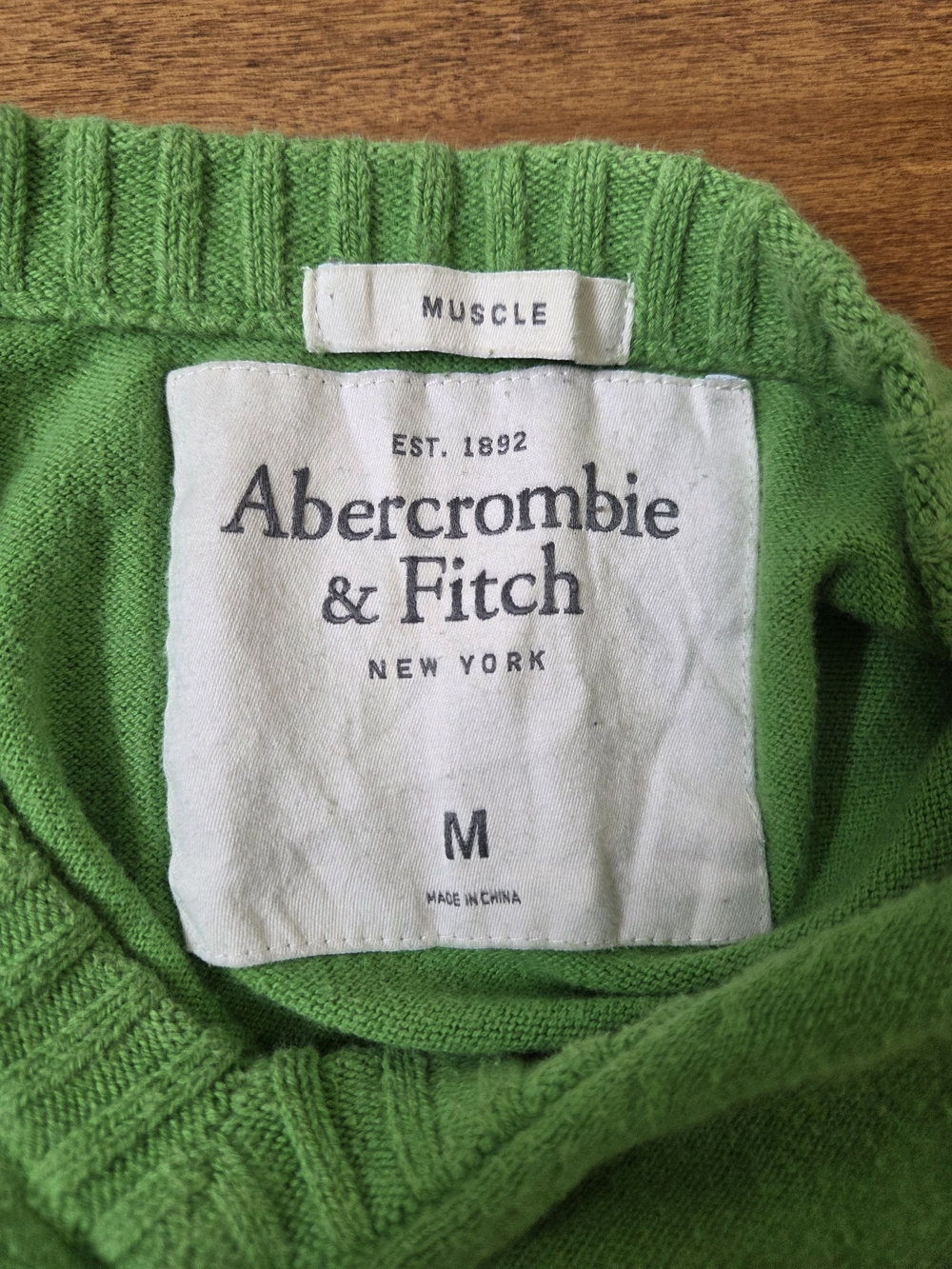 Abercrombie & Fitch Men's Green V-Neck Knitted Sweater with White Logo Size M - Picture 4 of 7